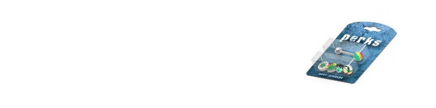 piercing langue avec feuille de cannabis ou piercing langue rasta.