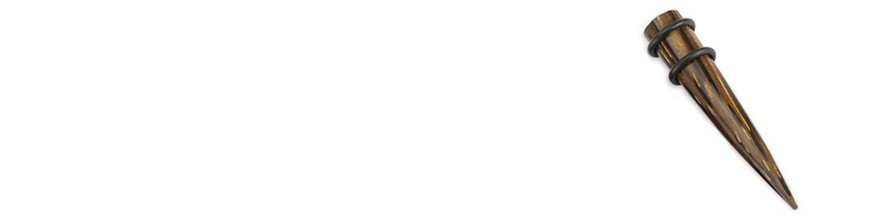 PIercing de lobe écarteur droit pour l'oreille.