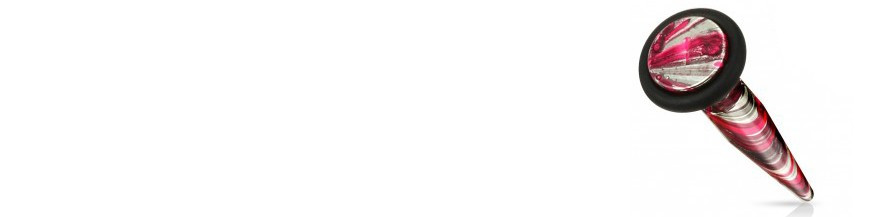 Faux piercing rouge ou faux piercing plug et anneau rouge.